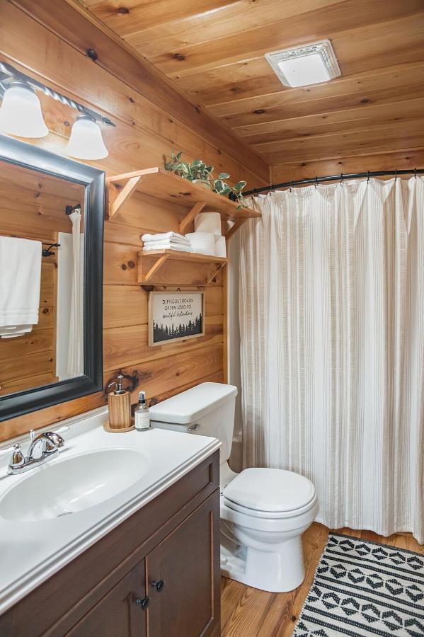 Tree Top Lodge - Gorgeous Lake Cabin With Hot Tub & Magnificent Views Of Forests And Mountains! Cabin Butler Exteriör bild
