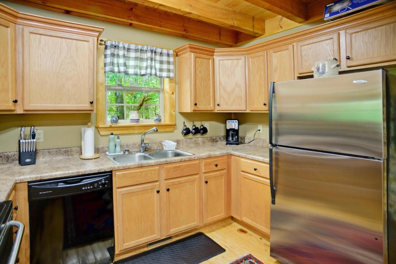 Tree Top Lodge - Gorgeous Lake Cabin With Hot Tub & Magnificent Views Of Forests And Mountains! Cabin Butler Exteriör bild