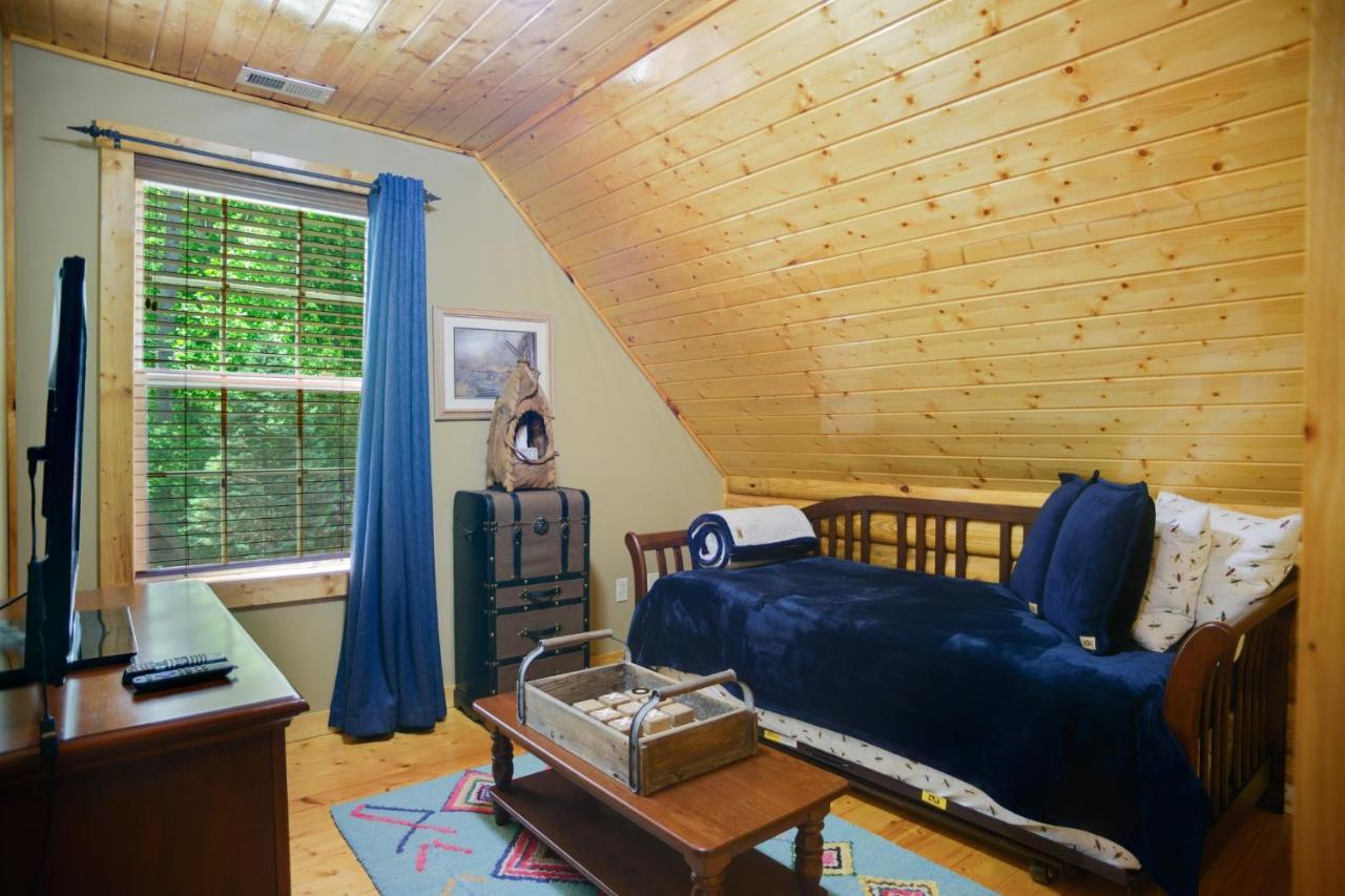 Tree Top Lodge - Gorgeous Lake Cabin With Hot Tub & Magnificent Views Of Forests And Mountains! Cabin Butler Exteriör bild